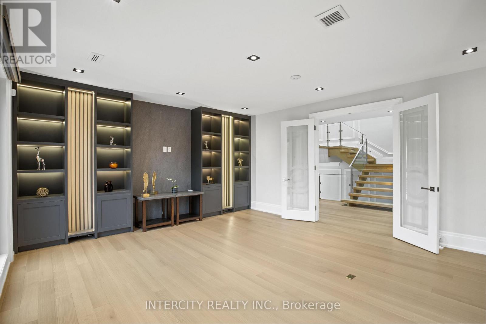 Photo 11 of 1 Silvergrove Road, Toronto ON