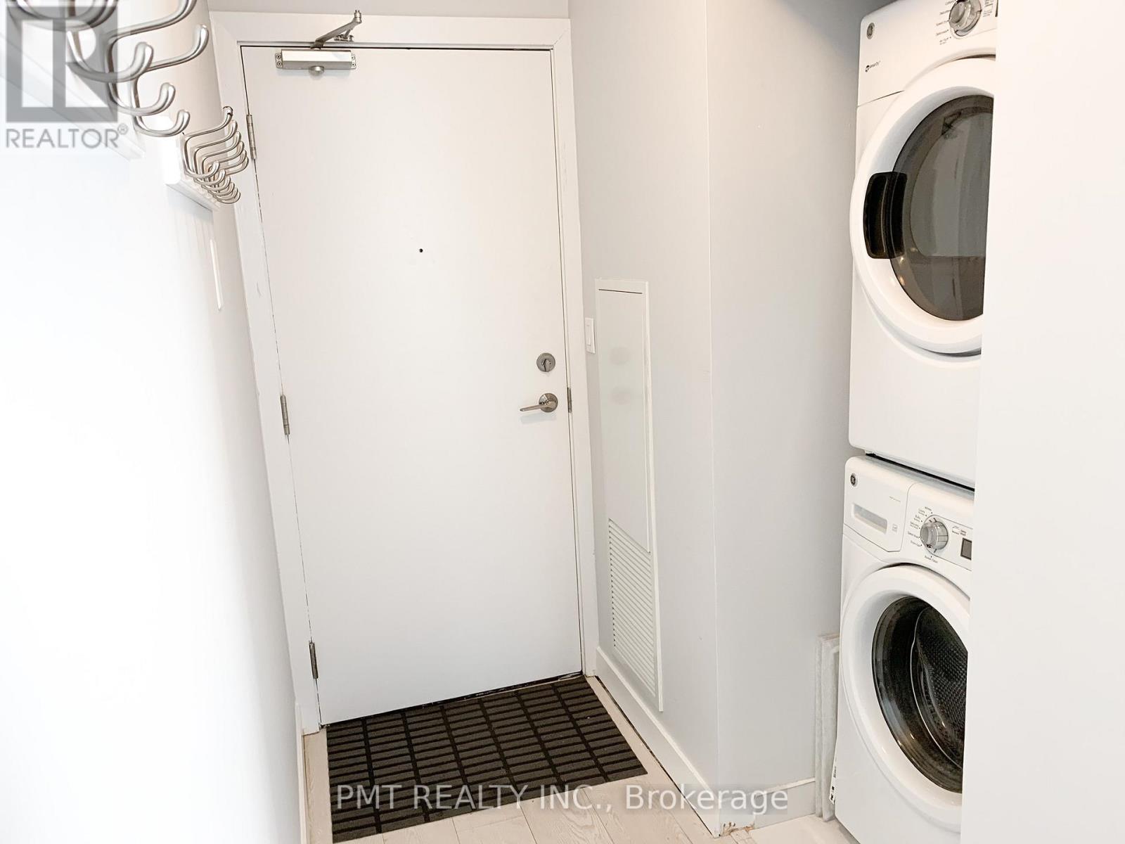 Photo 2 of 803 20 Bruyeres Mews, Toronto ON