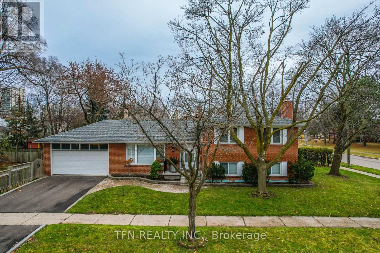 Photo 26 of Upper 25 Karen Road, Toronto ON