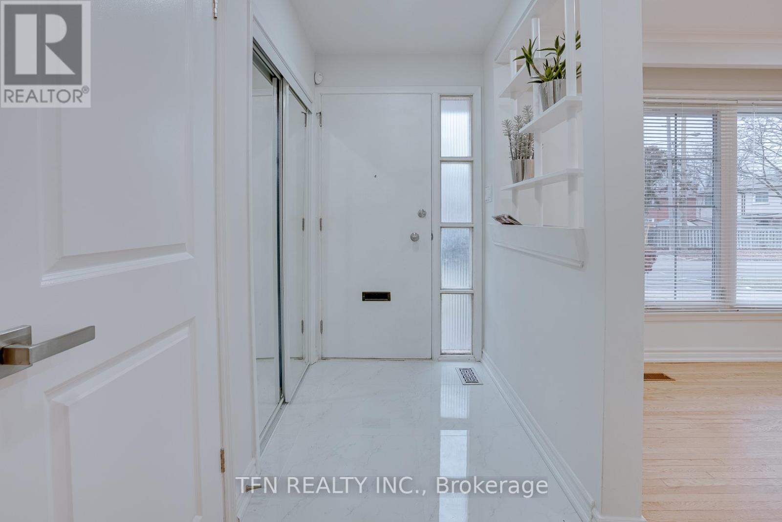 Photo 17 of Upper 25 Karen Road, Toronto ON