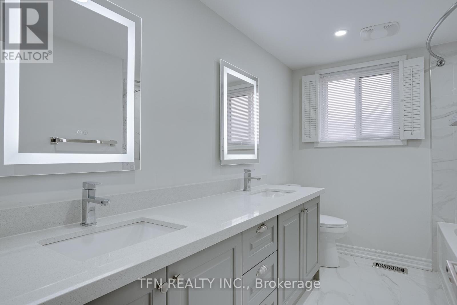 Photo 15 of Upper 25 Karen Road, Toronto ON