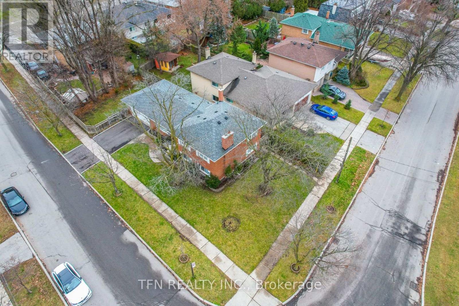 Photo 11 of Upper 25 Karen Road, Toronto ON