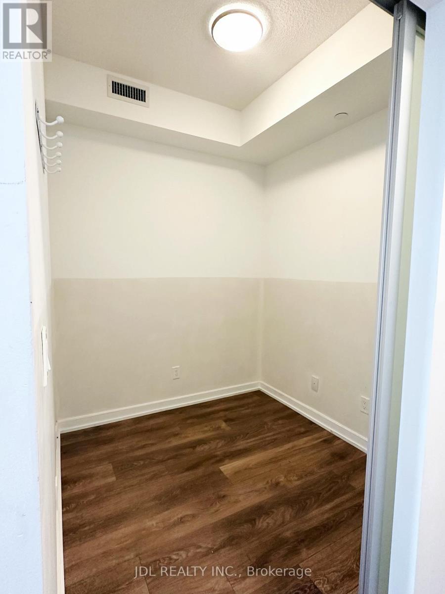Photo 5 of 1505 56 Forest Manor Road, Toronto ON