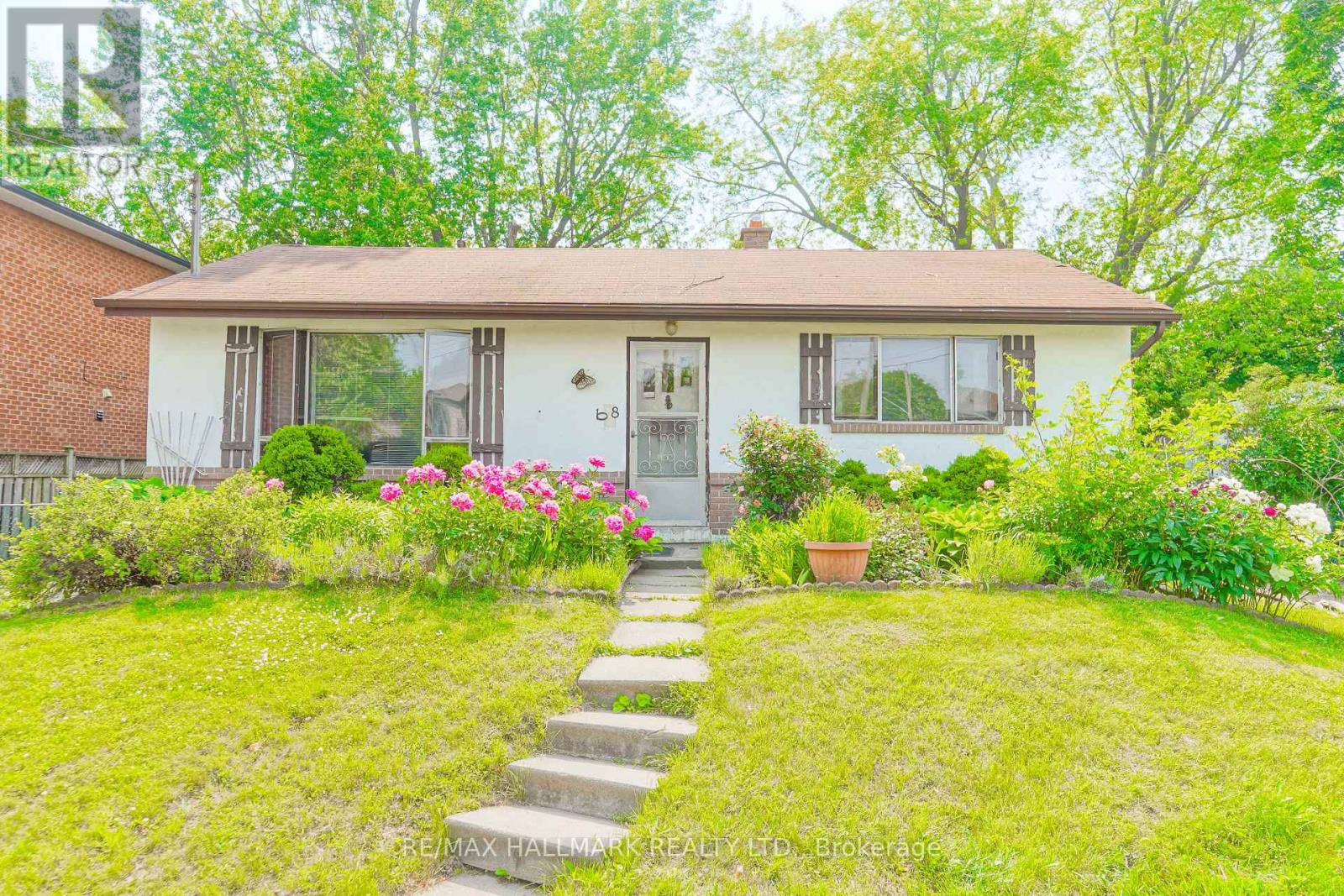 Photo 22 of 108 Castle Hill Drive, Toronto ON