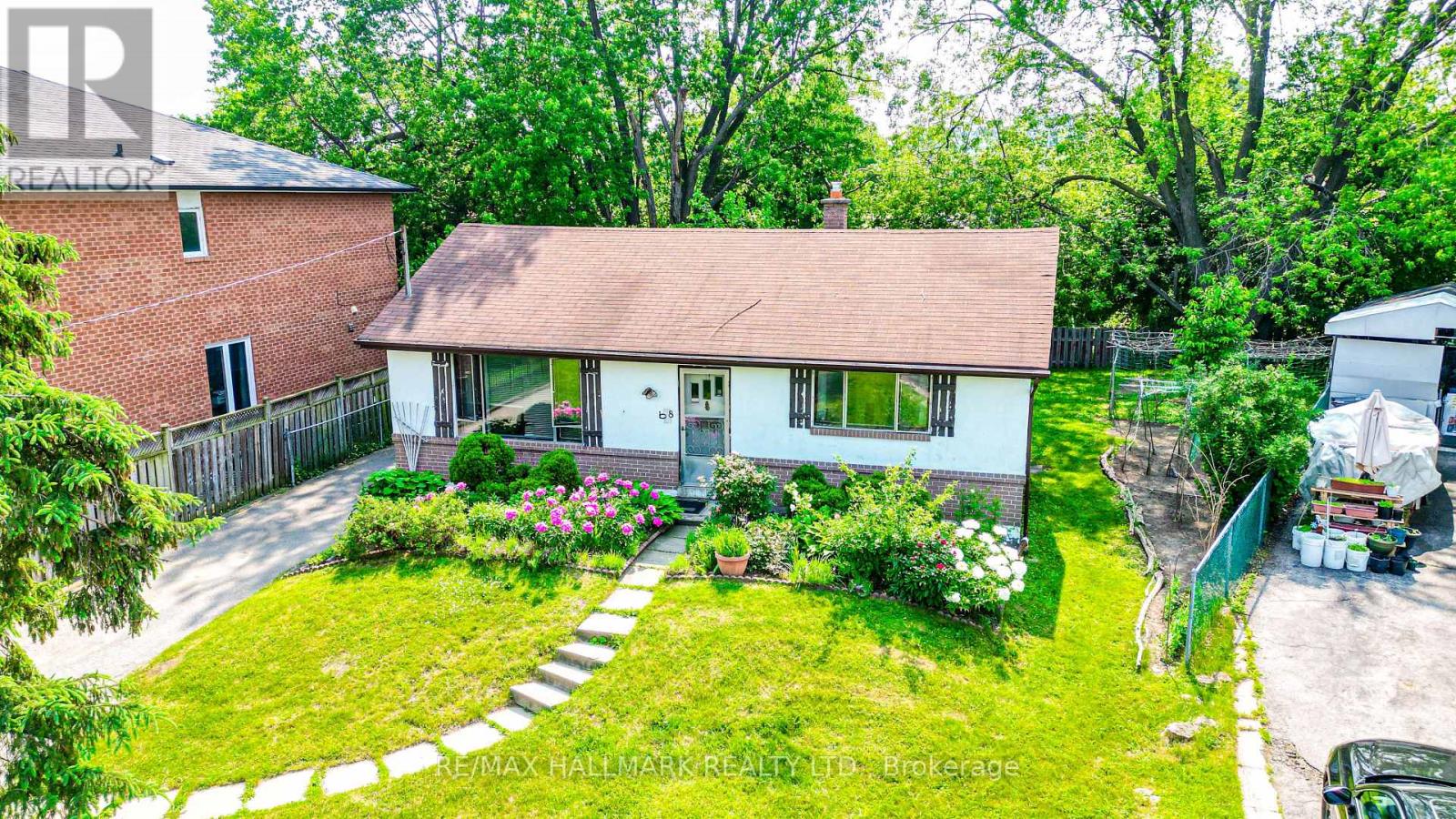 Photo 19 of 108 Castle Hill Drive, Toronto ON