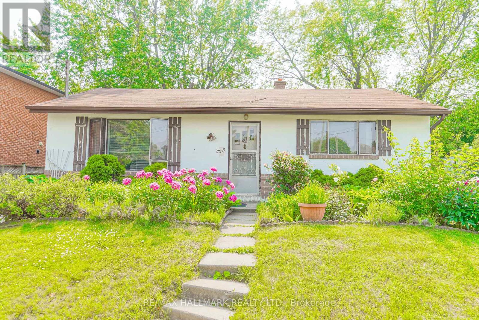 Photo 1 of 108 Castle Hill Drive, Toronto ON