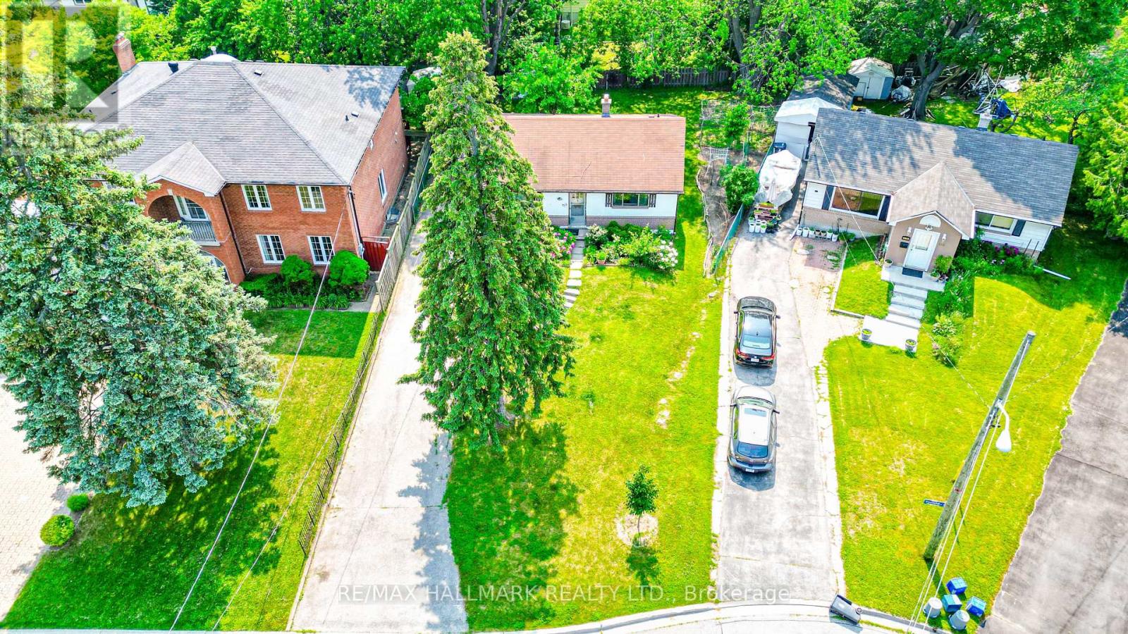 Photo 24 of 108 Castle Hill Drive, Toronto ON