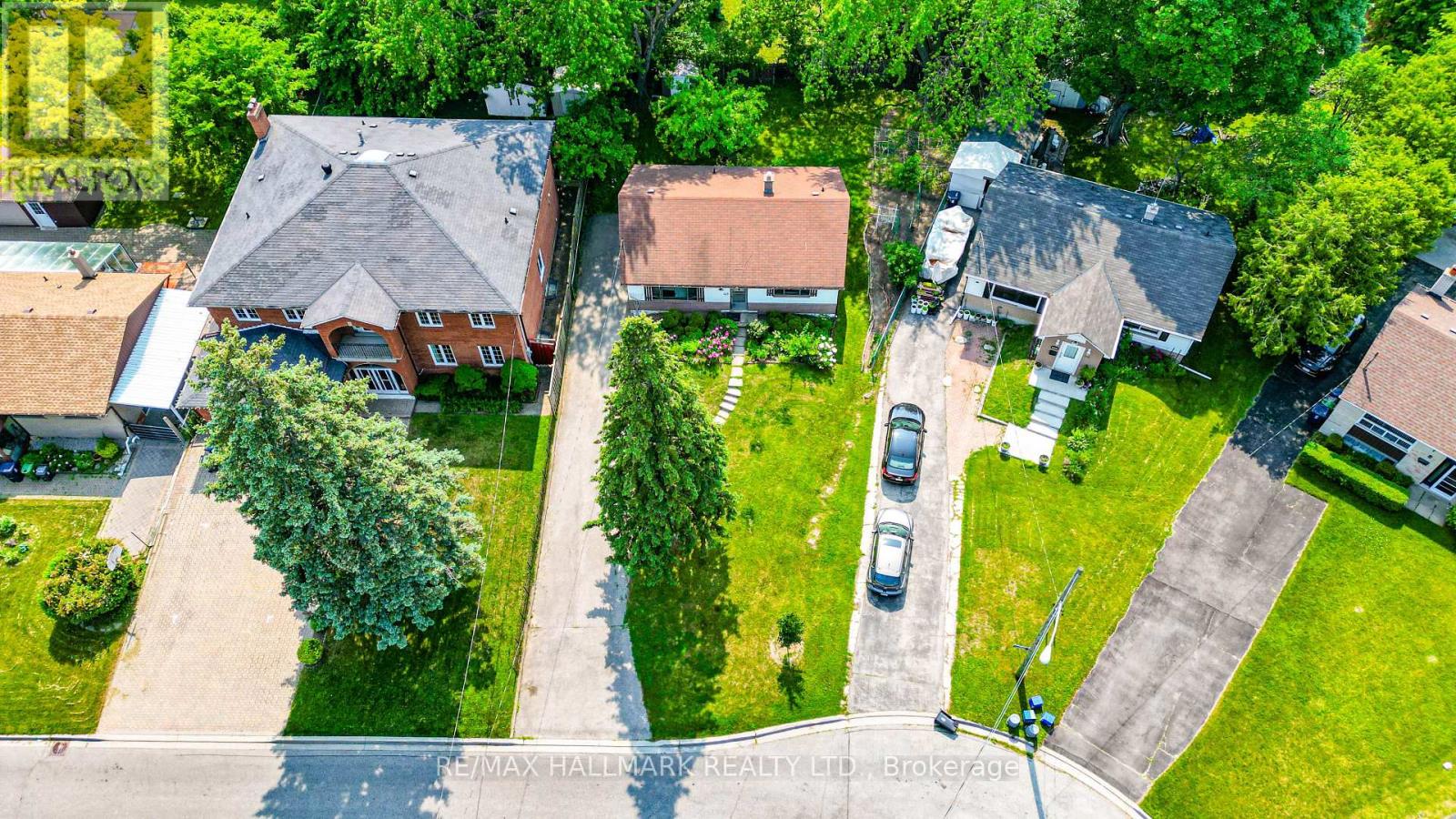 Photo 14 of 108 Castle Hill Drive, Toronto ON