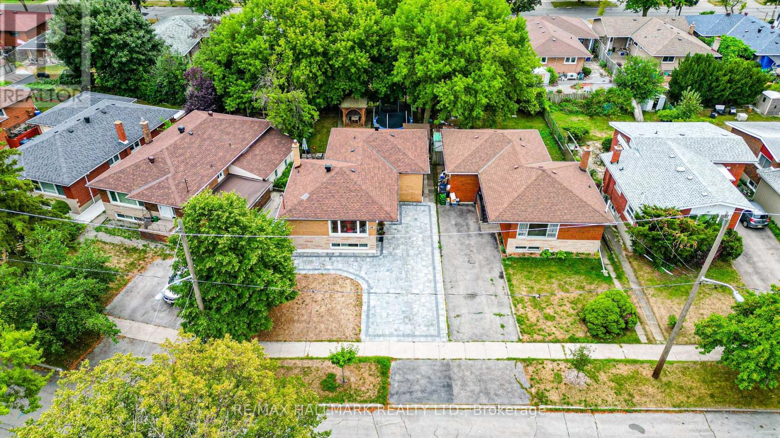 Photo 38 of 16 Araman Drive, Toronto ON