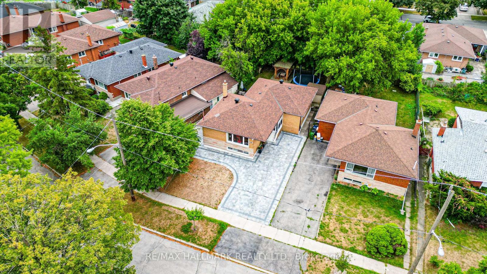 Photo 28 of 16 Araman Drive, Toronto ON
