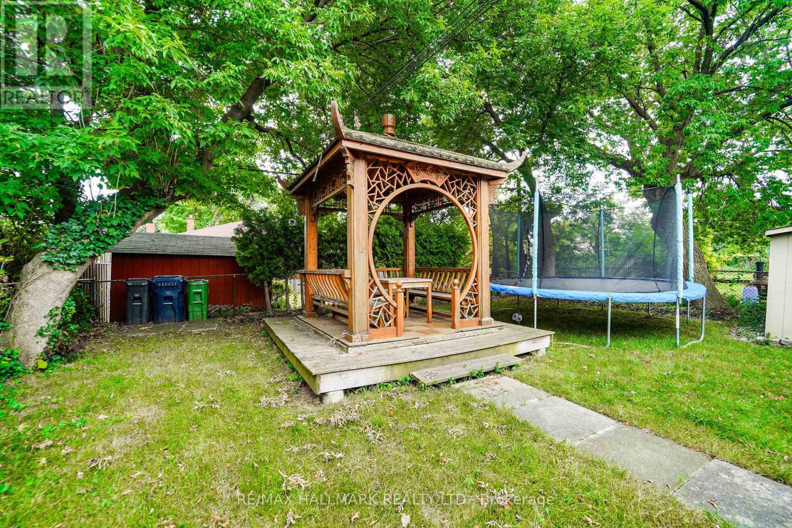 Photo 5 of 16 Araman Drive, Toronto ON