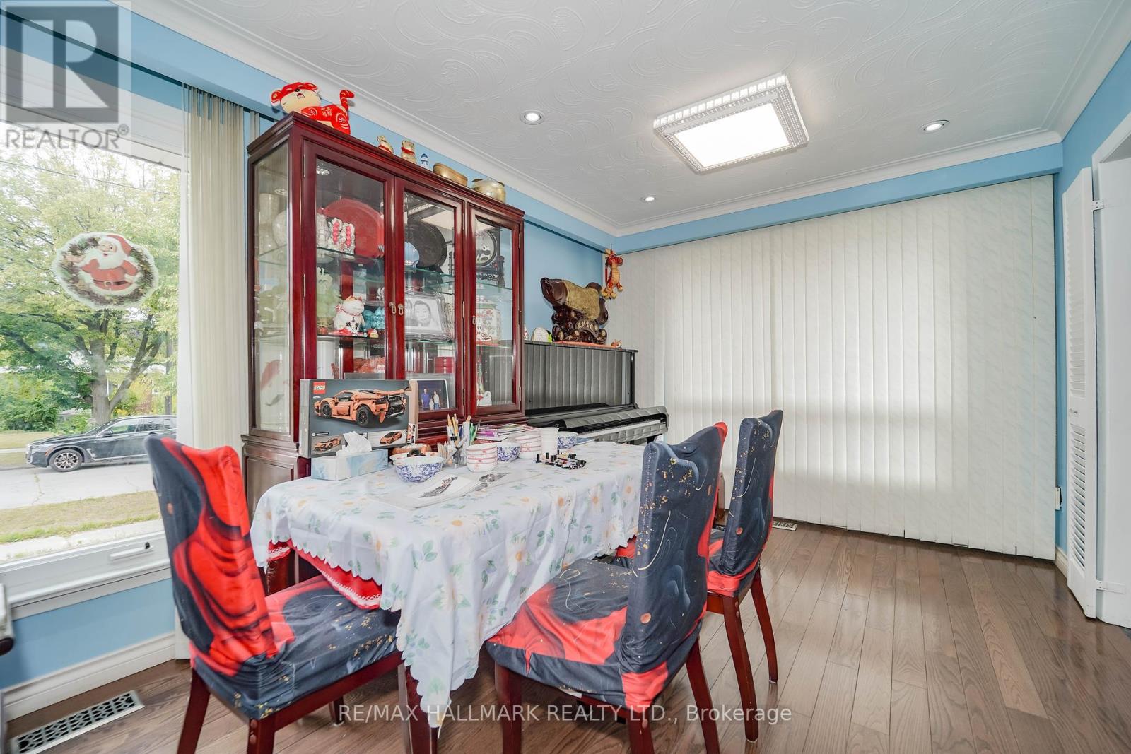 Photo 3 of 16 Araman Drive, Toronto ON