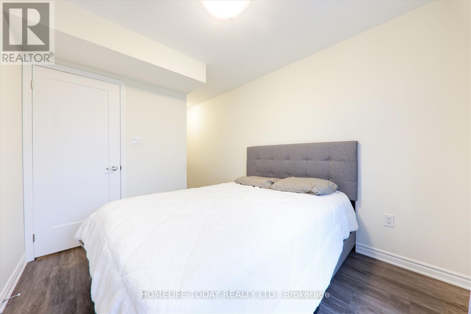 Photo 15 of 321 2787 Eglington Avenue, Toronto ON