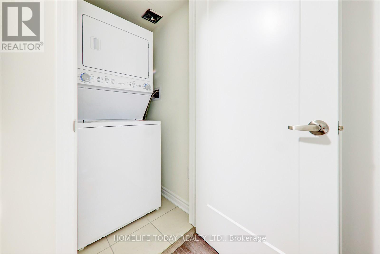 Photo 17 of 321 2787 Eglington Avenue, Toronto ON