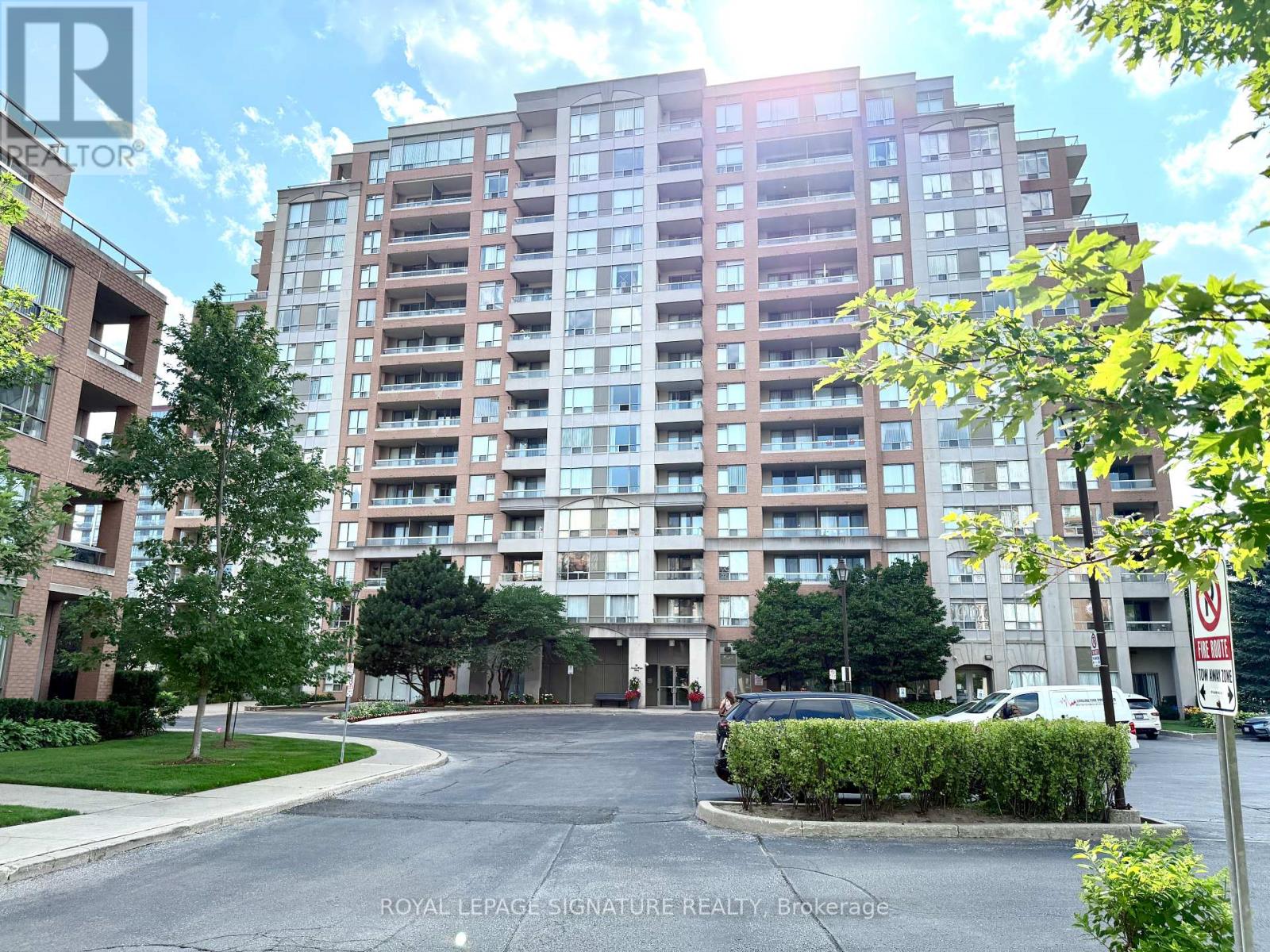 Photo 11 of 905 9 Northern Heights Drive, Richmond Hill ON