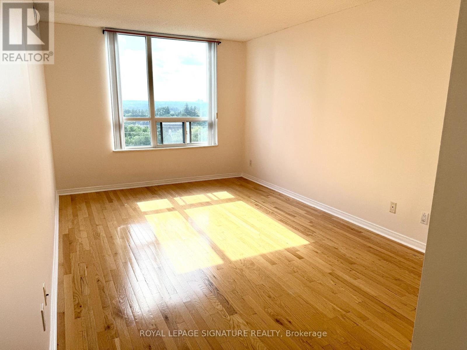 Photo 9 of 905 9 Northern Heights Drive, Richmond Hill ON