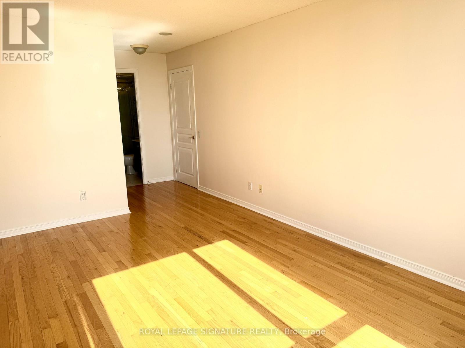 Photo 20 of 905 9 Northern Heights Drive, Richmond Hill ON