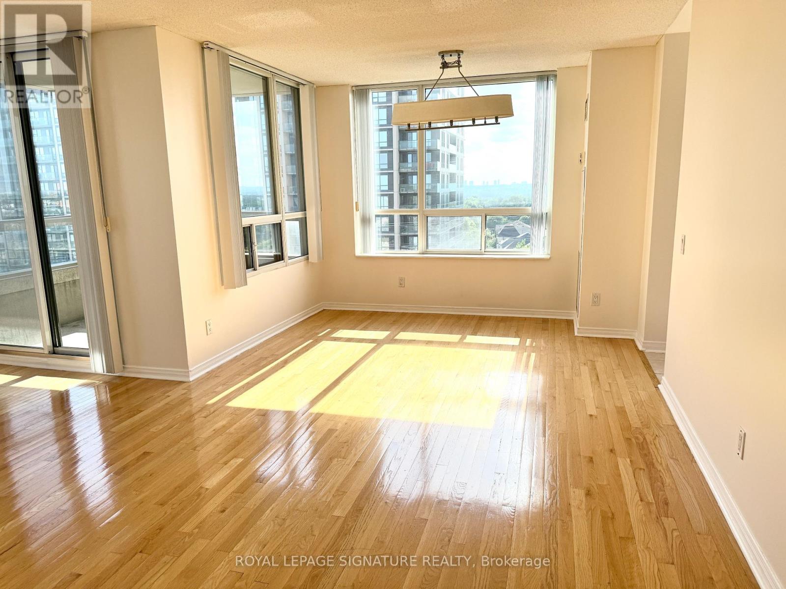 Photo 19 of 905 9 Northern Heights Drive, Richmond Hill ON
