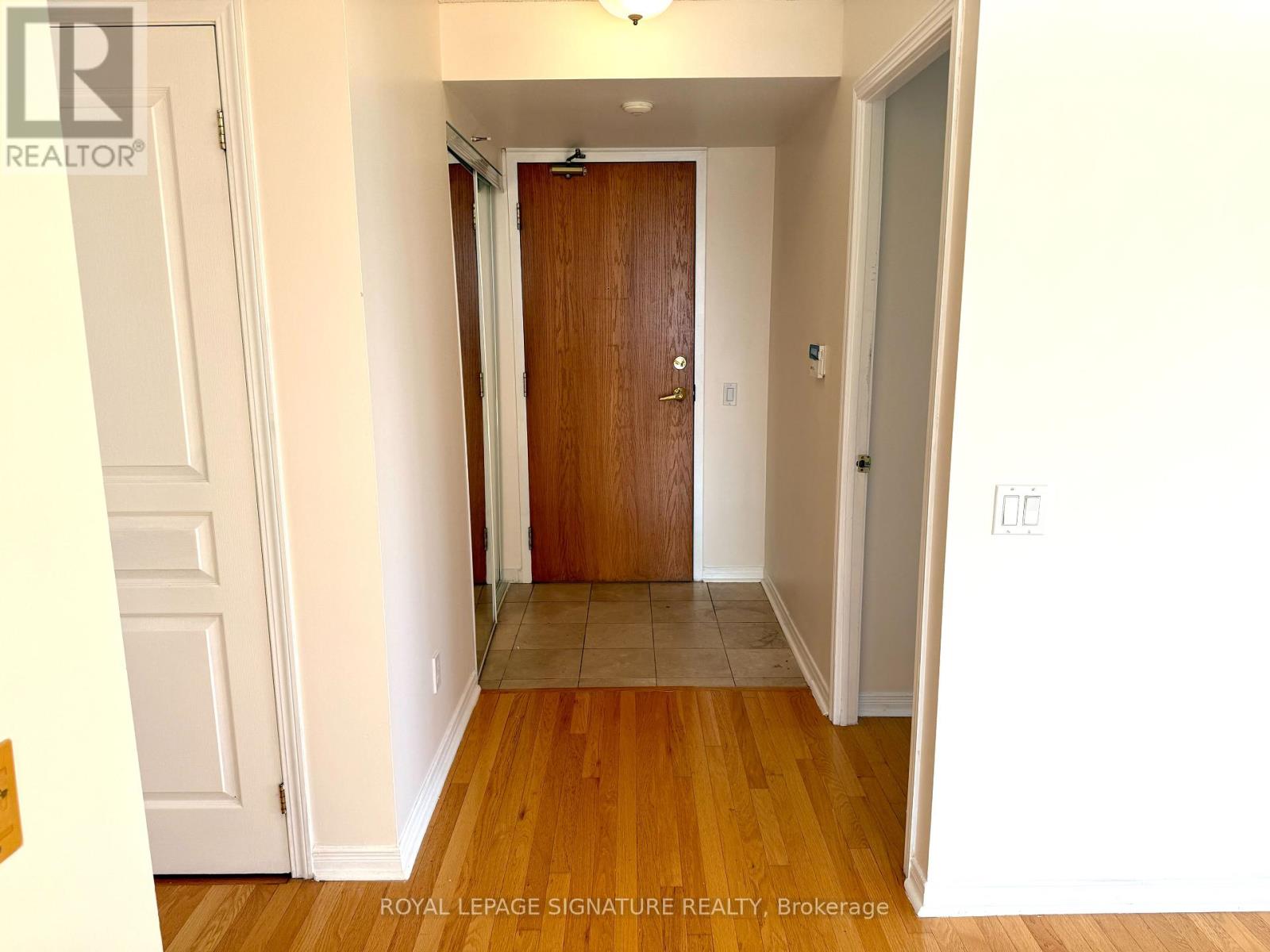 Photo 6 of 905 9 Northern Heights Drive, Richmond Hill ON