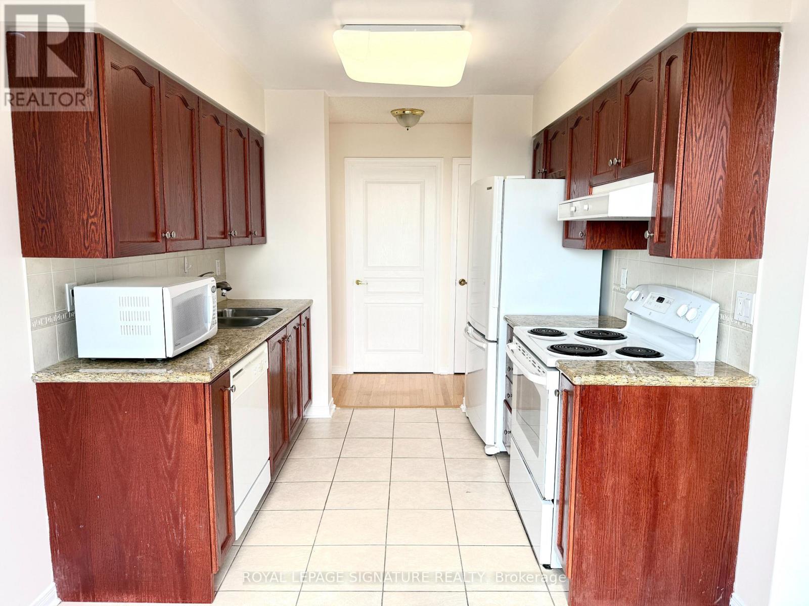 Photo 17 of 905 9 Northern Heights Drive, Richmond Hill ON