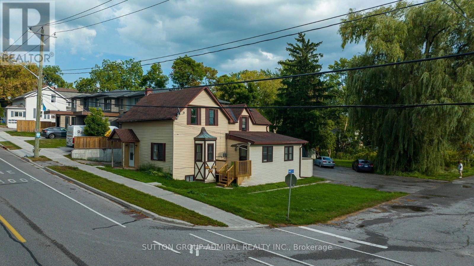 Photo 13 of 644 Srigley Street, Newmarket ON