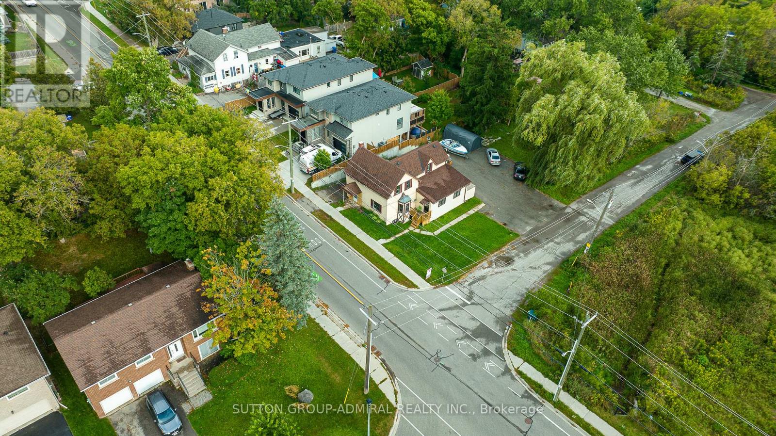 Photo 17 of 644 Srigley Street, Newmarket ON