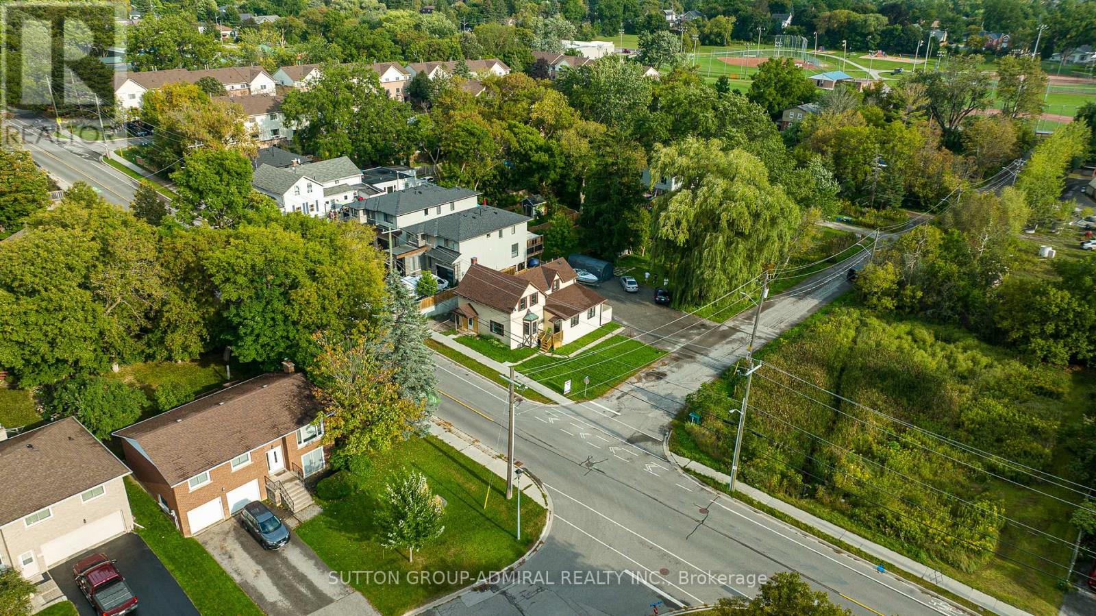 Photo 8 of 644 Srigley Street, Newmarket ON