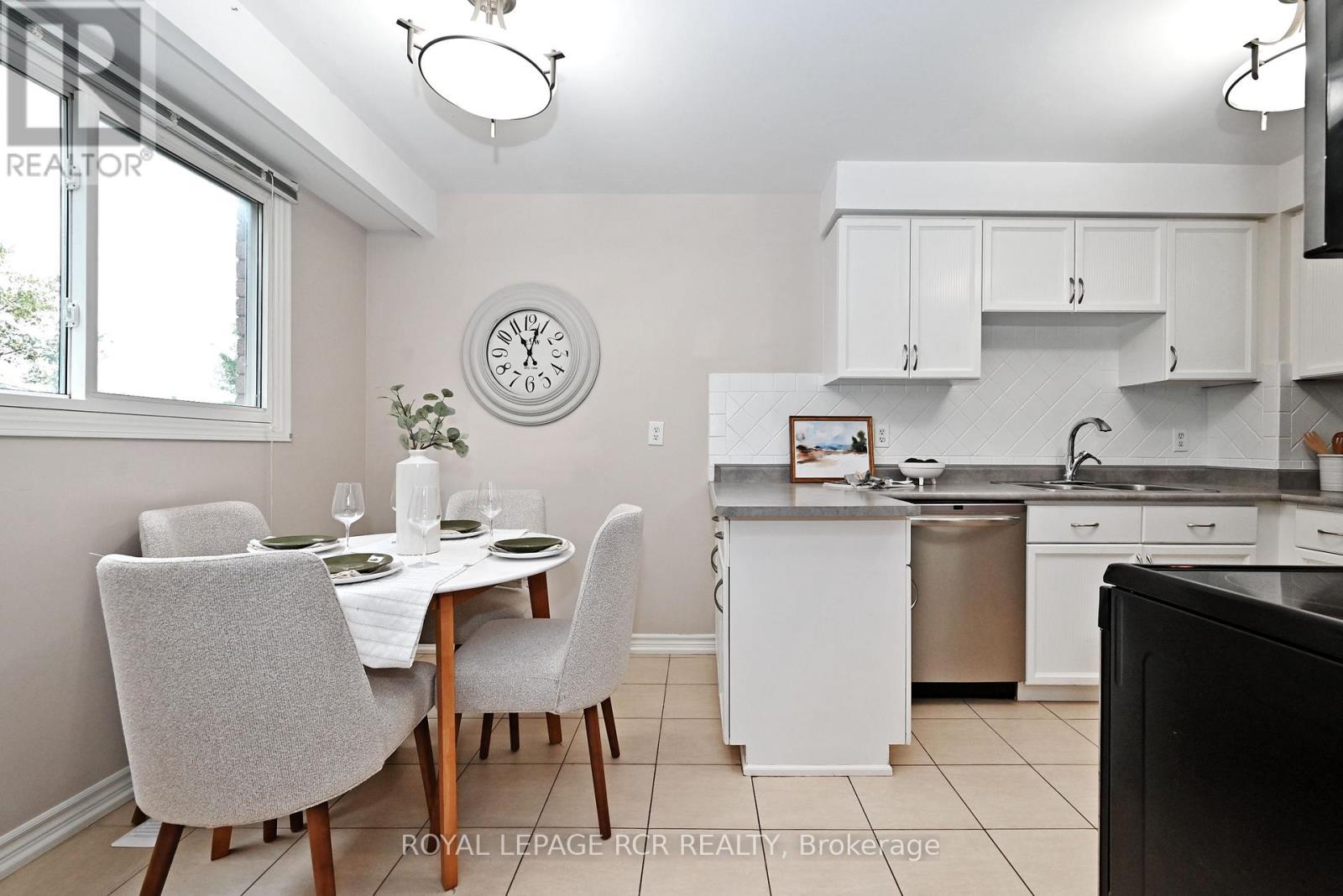 Photo 25 of 442 Britannia Avenue, Bradford West Gwillimbury ON