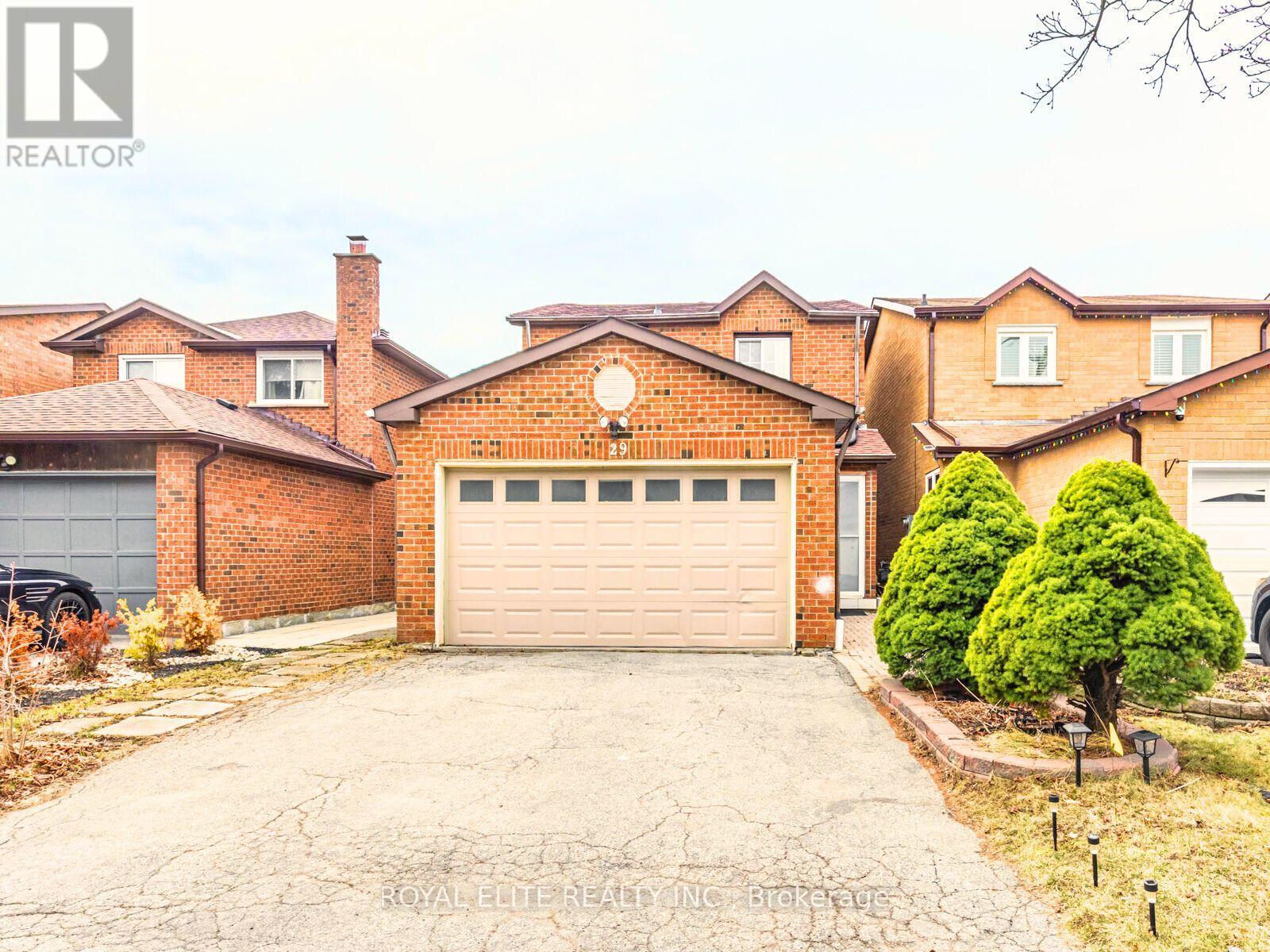 Photo 3 of 29 Ashmore Crescent, Markham ON