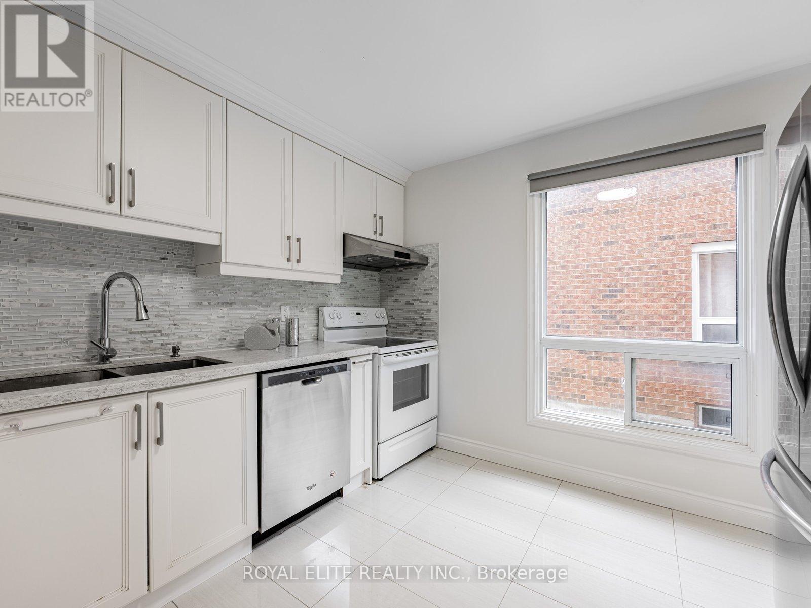 Photo 17 of 29 Ashmore Crescent, Markham ON