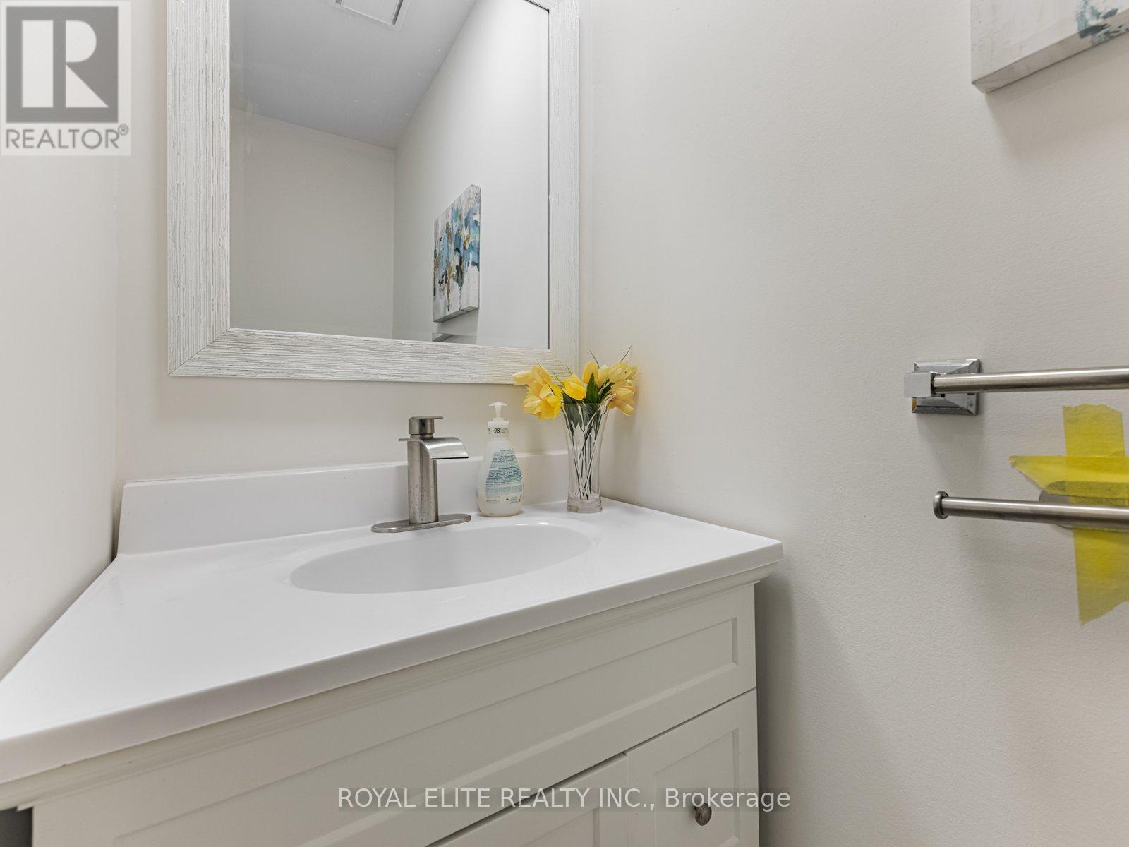 Photo 25 of 29 Ashmore Crescent, Markham ON