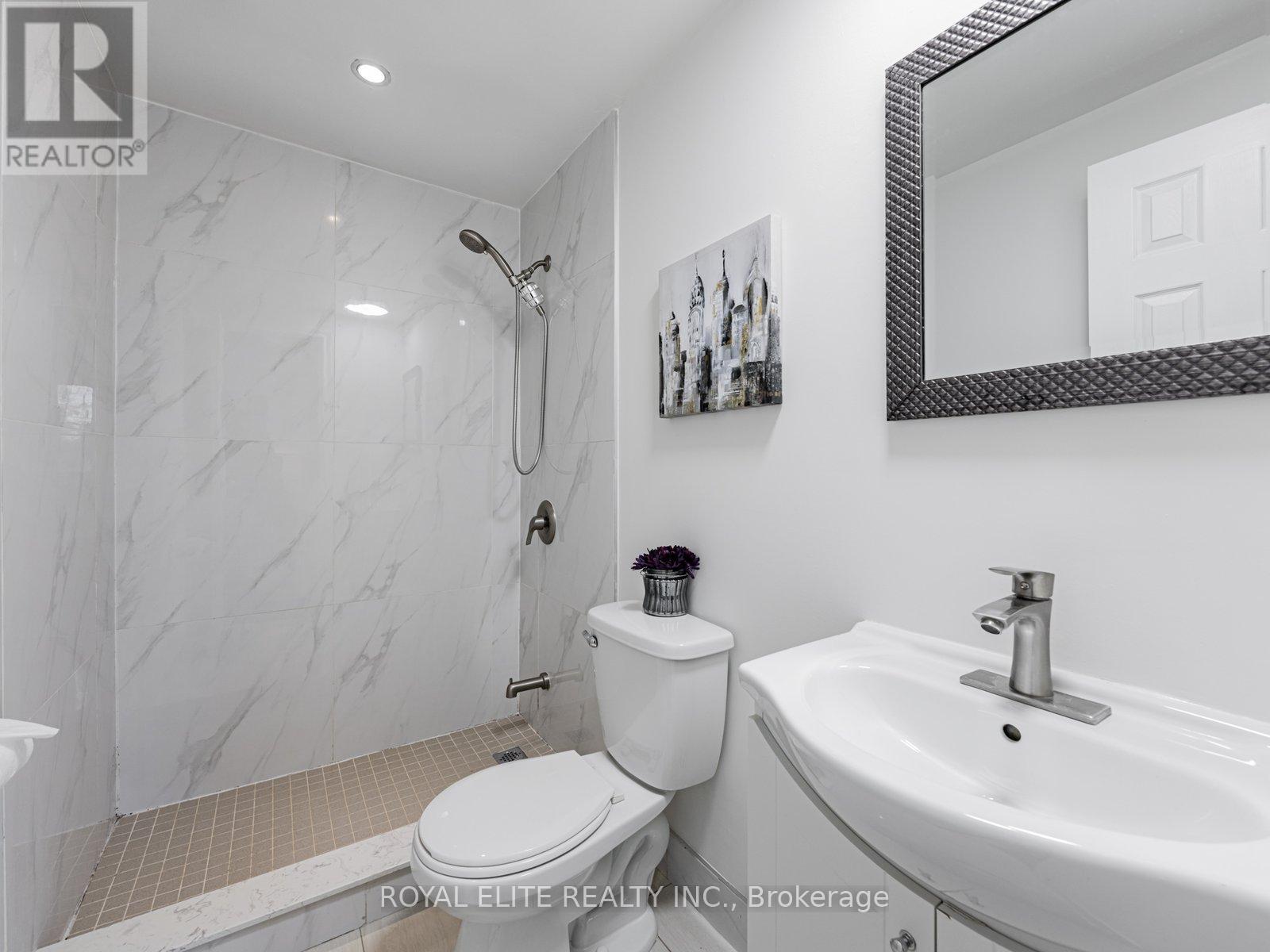 Photo 12 of 29 Ashmore Crescent, Markham ON