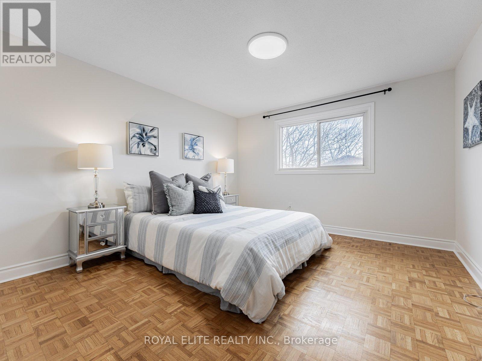 Photo 11 of 29 Ashmore Crescent, Markham ON