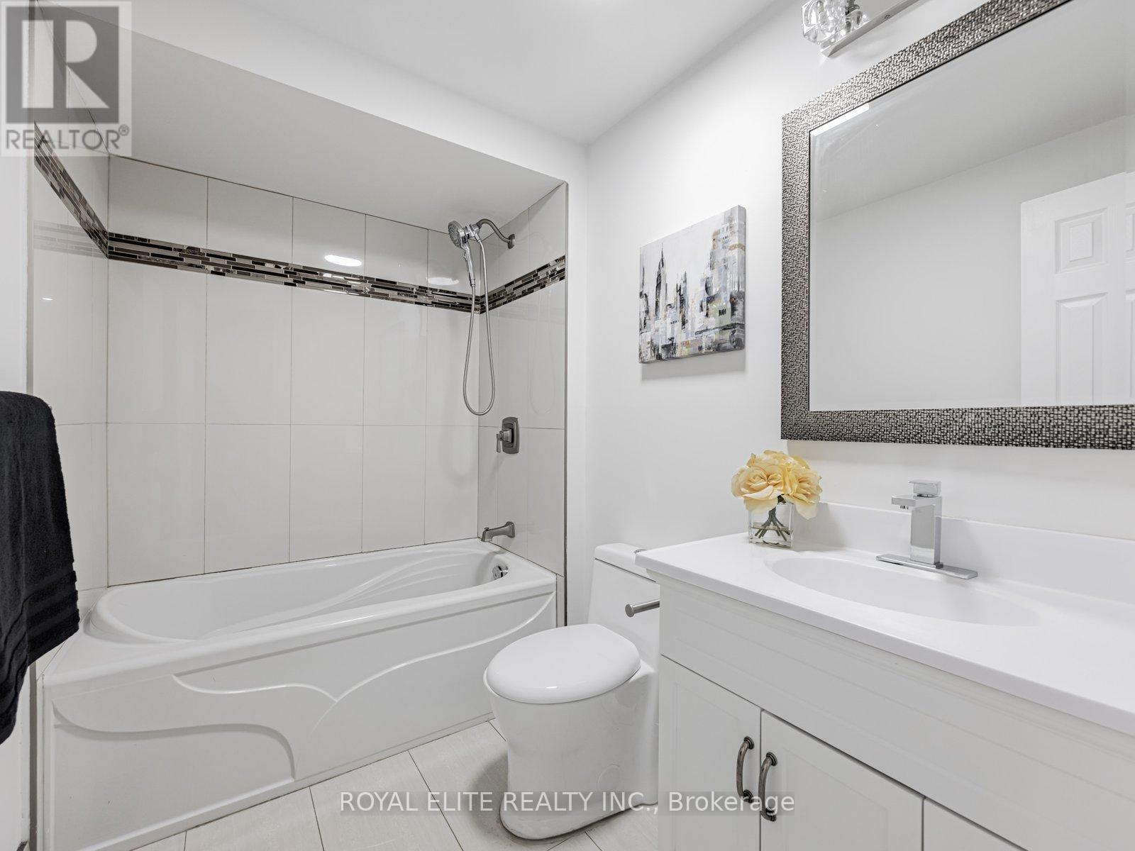 Photo 21 of 29 Ashmore Crescent, Markham ON