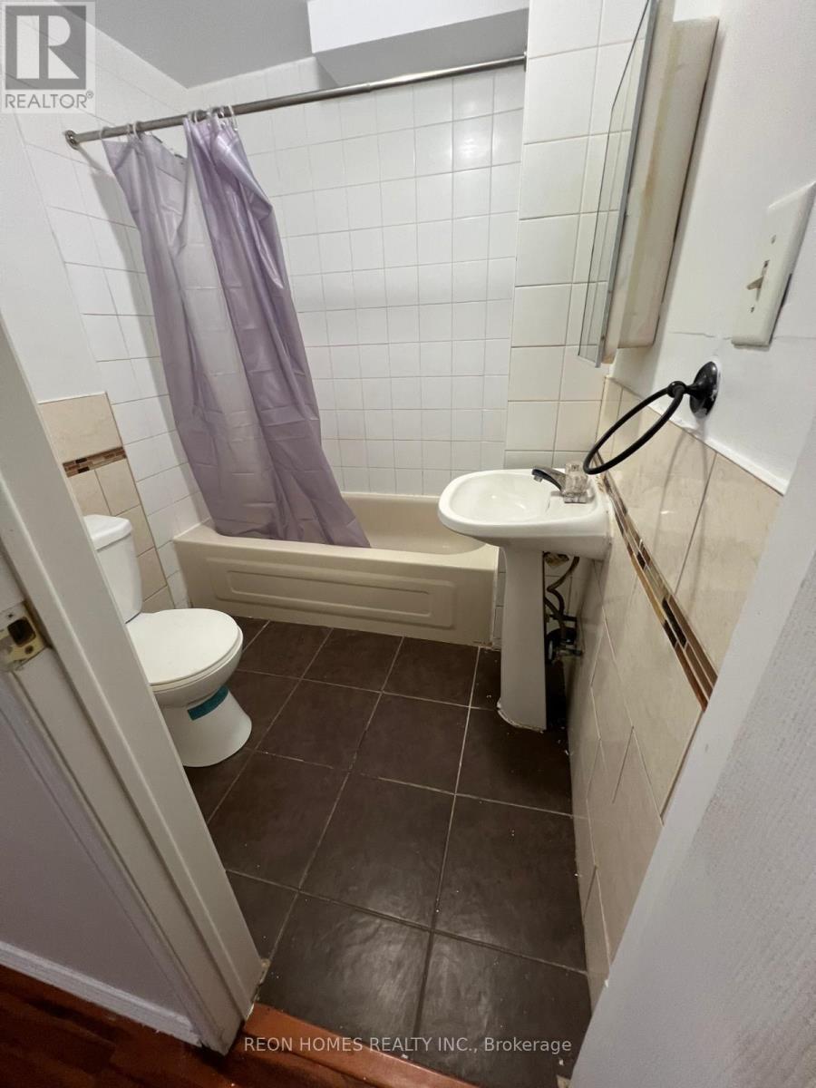 Photo 14 of Bsmt 225 Woodhall Road, Markham ON