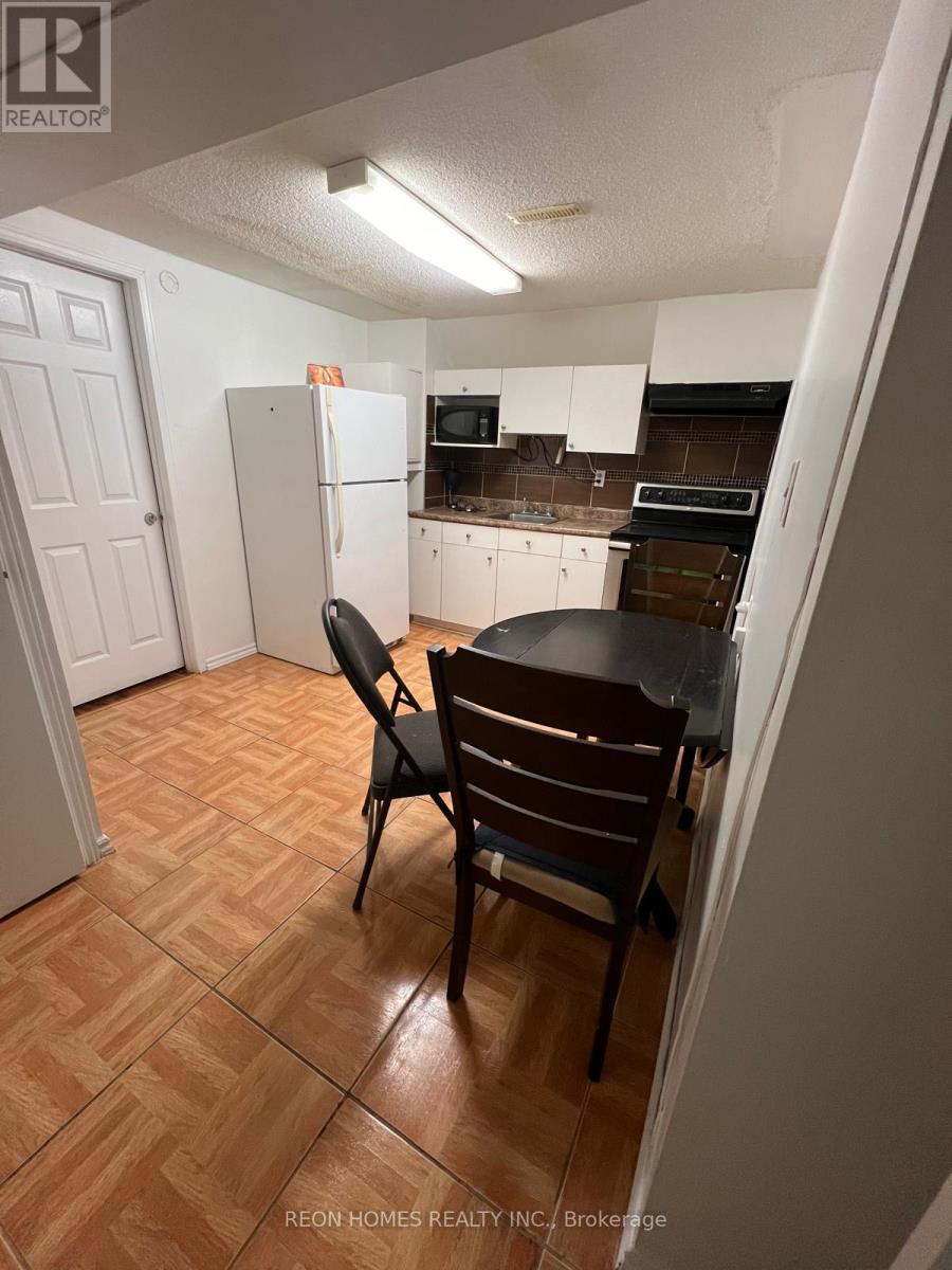 Photo 7 of Bsmt 225 Woodhall Road, Markham ON