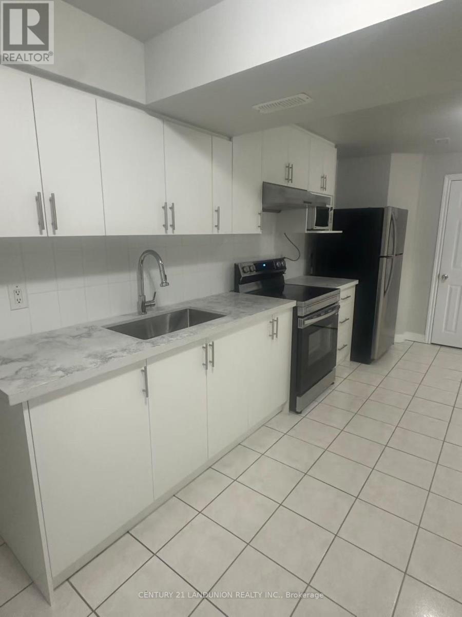 Photo 2 of 620 Highglen Avenue, Markham ON