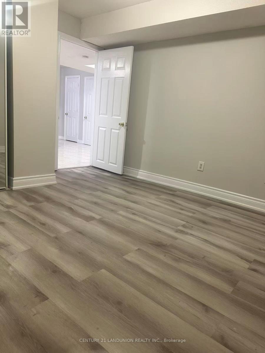 Photo 5 of 620 Highglen Avenue, Markham ON