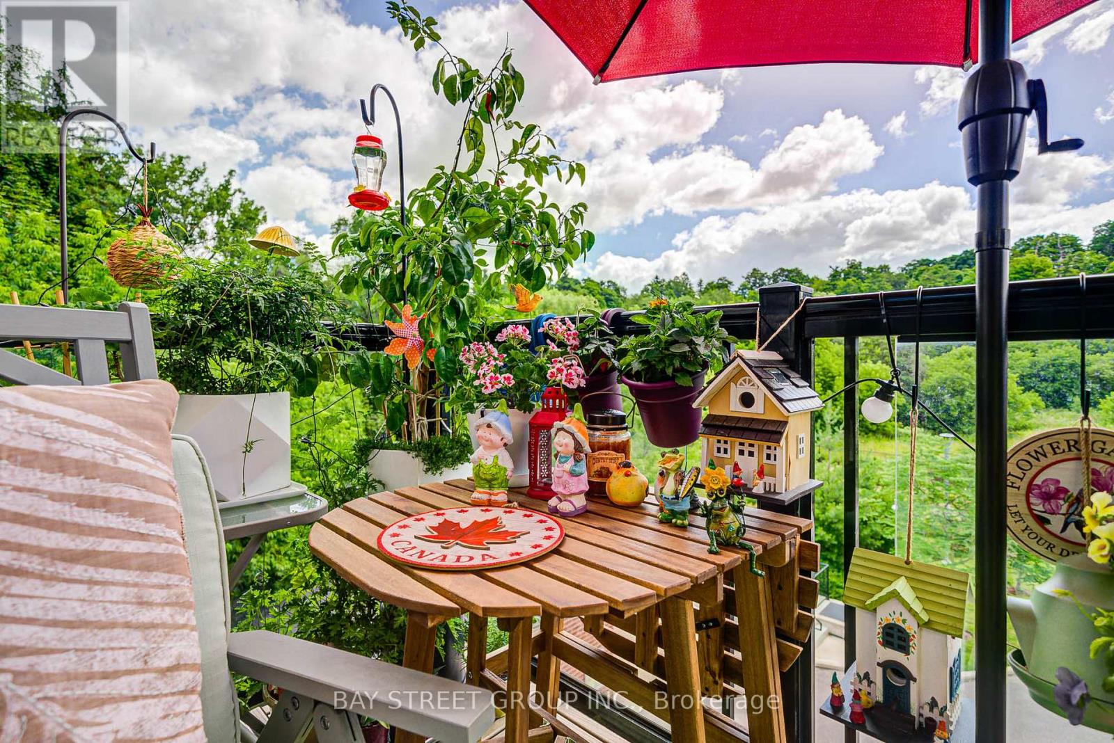 Photo 10 of 3 196 Pine Grove Road, Vaughan ON