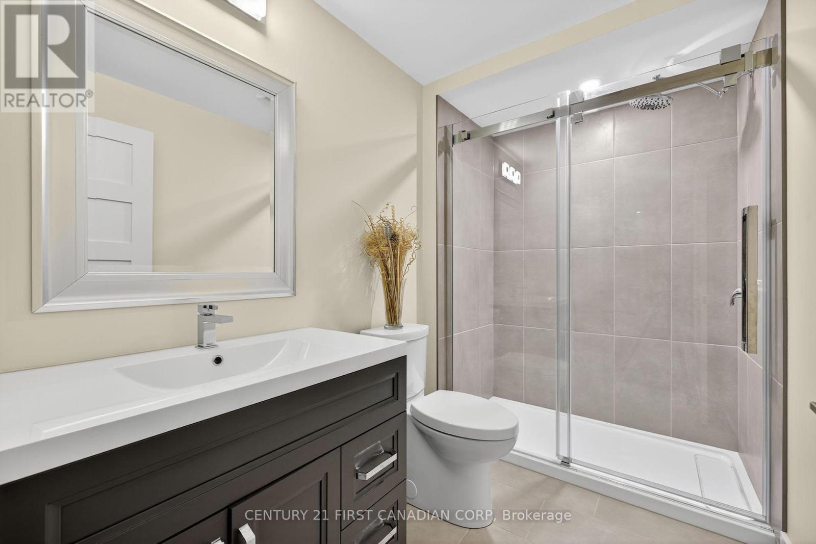 Photo 24 of 311 Ambleside Drive, London North ON