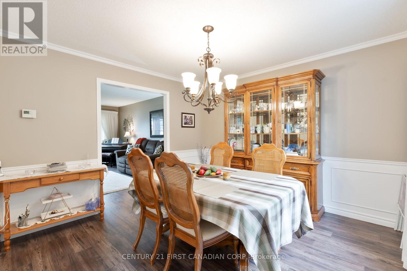 Single Family House for Sale in  CANTERBURY PLACE Central Elgin (Belmont) 