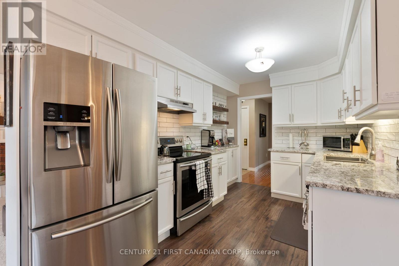 Single Family House for Sale in  CANTERBURY PLACE Central Elgin (Belmont) 