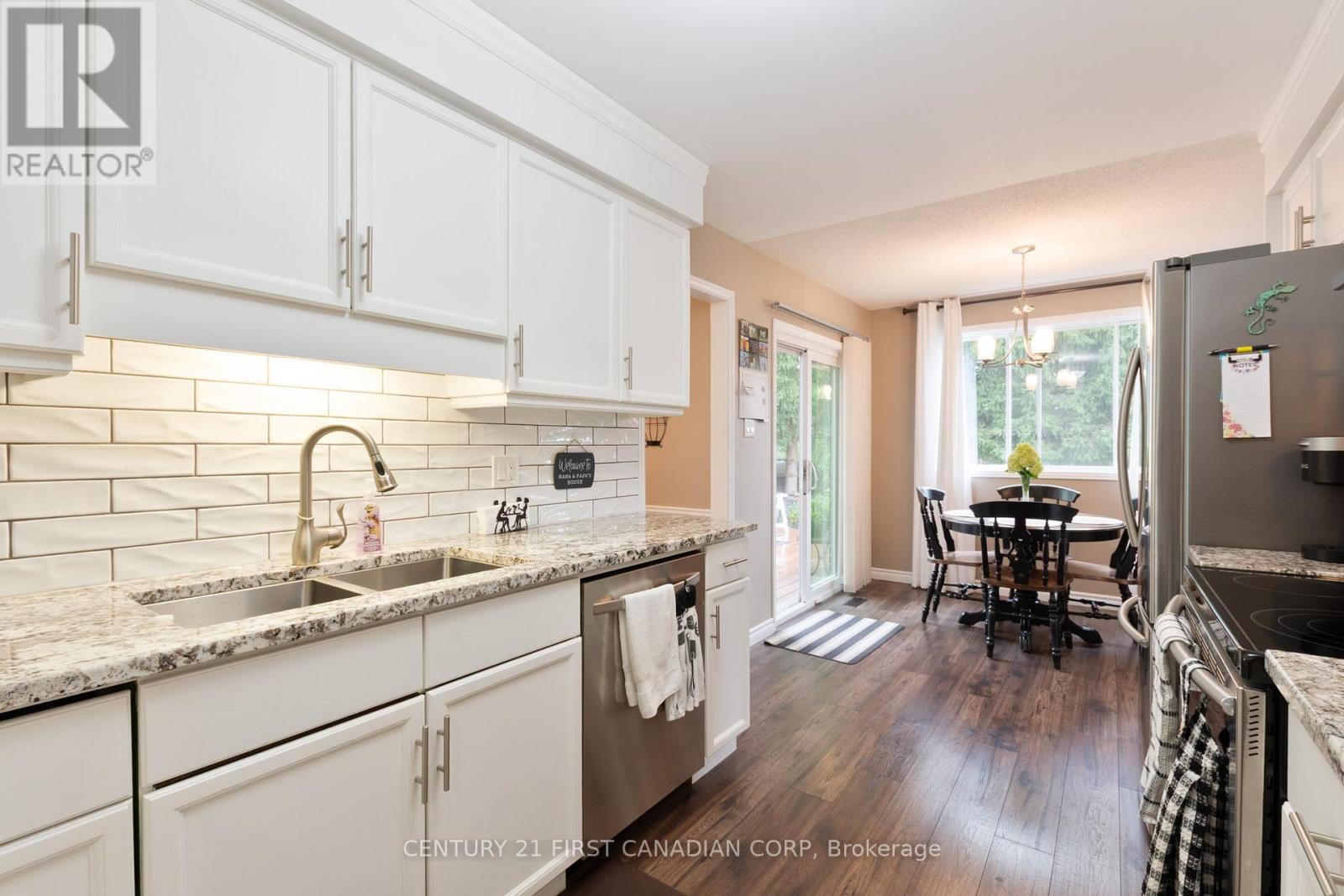 Single Family House for Sale in  CANTERBURY PLACE Central Elgin (Belmont) 