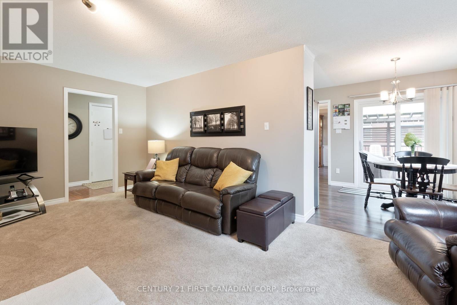 Single Family House for Sale in  CANTERBURY PLACE Central Elgin (Belmont) 