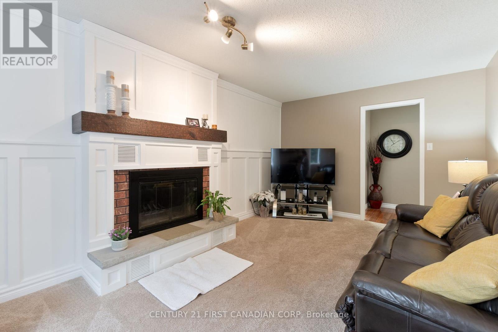 Single Family House for Sale in  CANTERBURY PLACE Central Elgin (Belmont) 