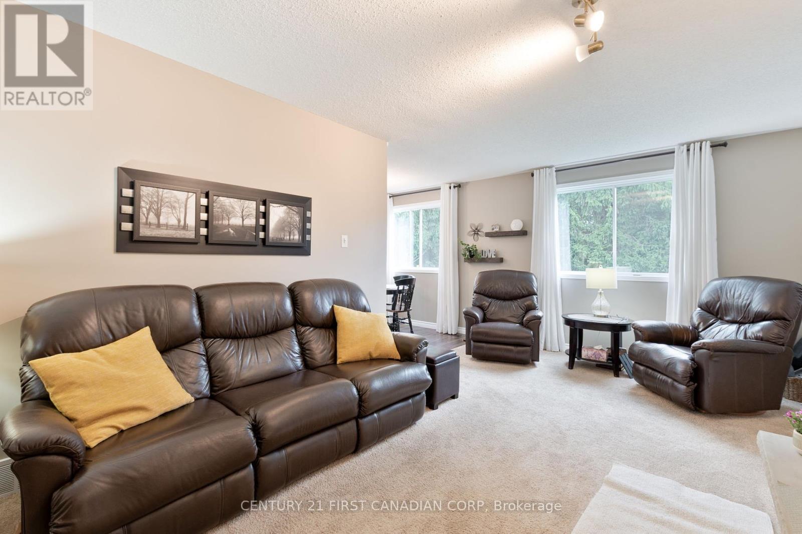 Single Family House for Sale in  CANTERBURY PLACE Central Elgin (Belmont) 