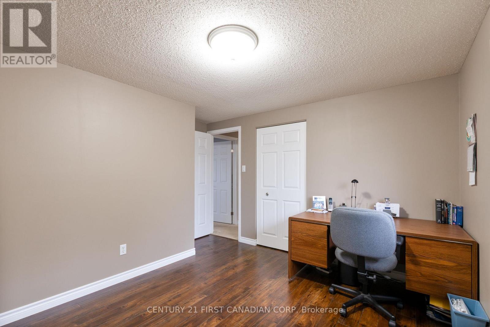 Single Family House for Sale in  CANTERBURY PLACE Central Elgin (Belmont) 