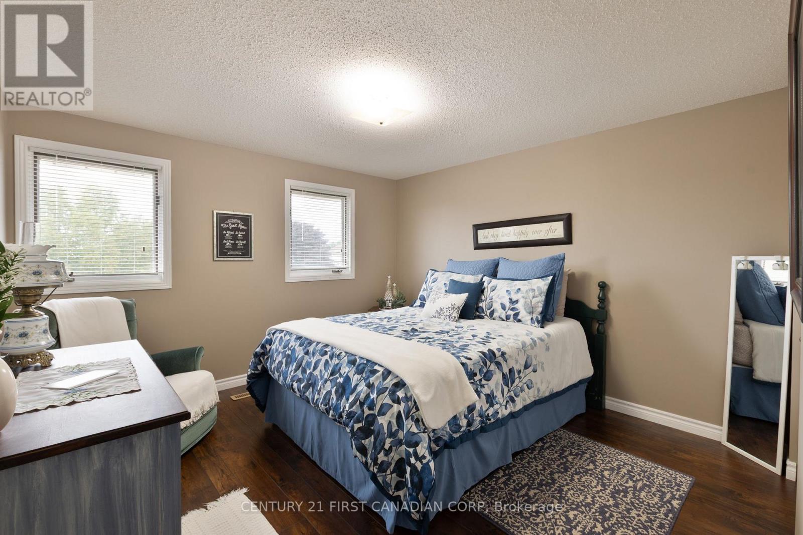 Single Family House for Sale in  CANTERBURY PLACE Central Elgin (Belmont) 