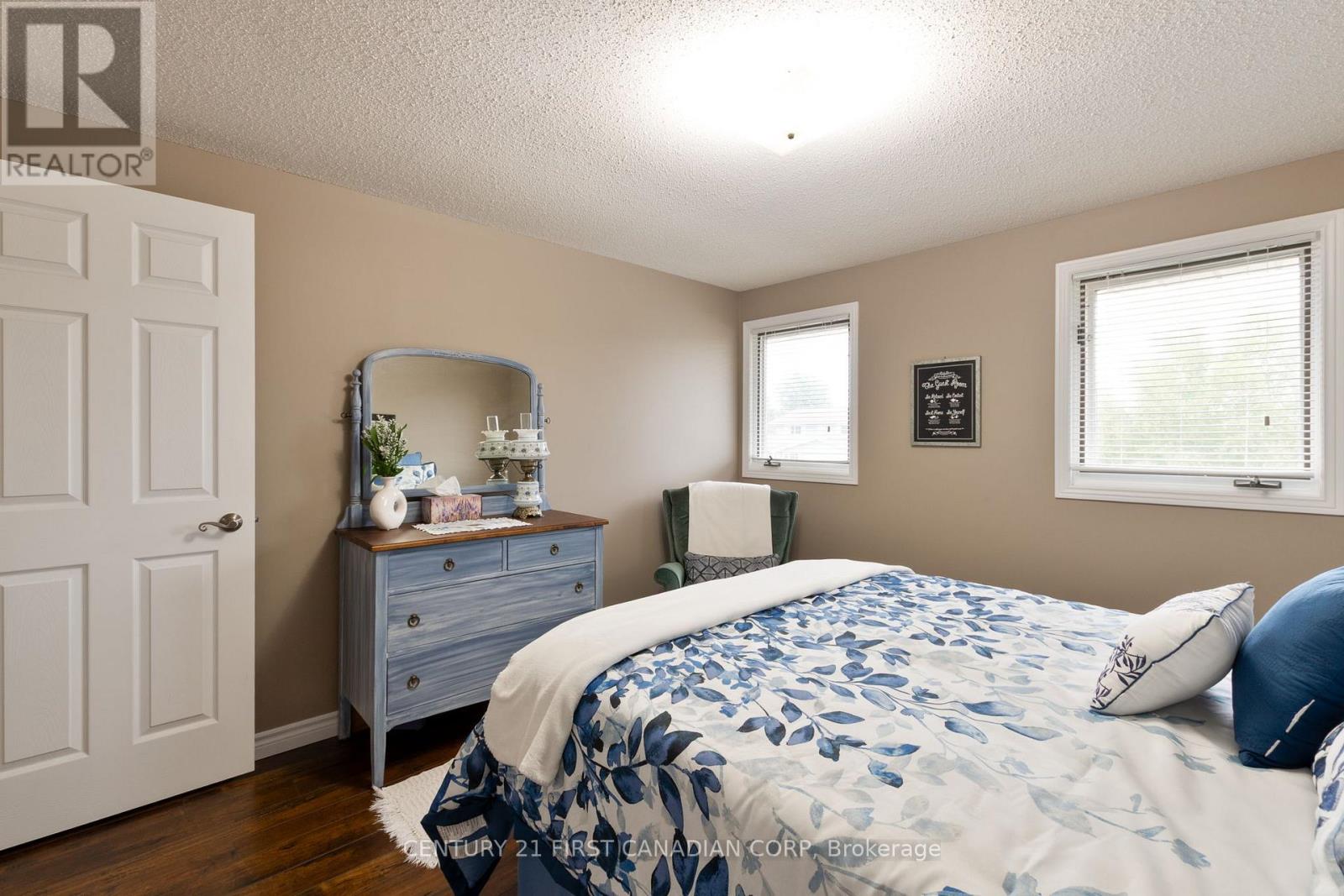 Single Family House for Sale in  CANTERBURY PLACE Central Elgin (Belmont) 