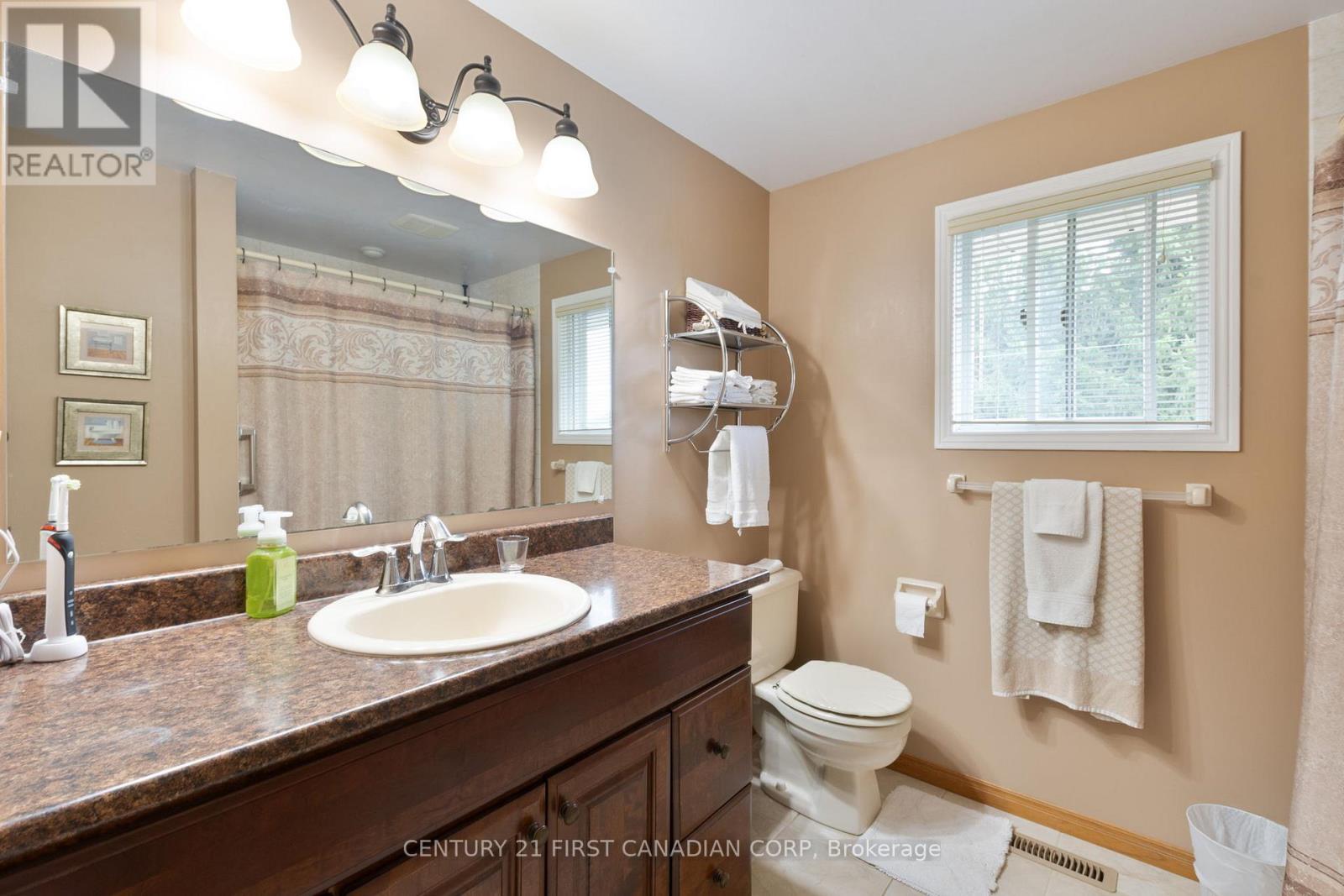 Single Family House for Sale in  CANTERBURY PLACE Central Elgin (Belmont) 